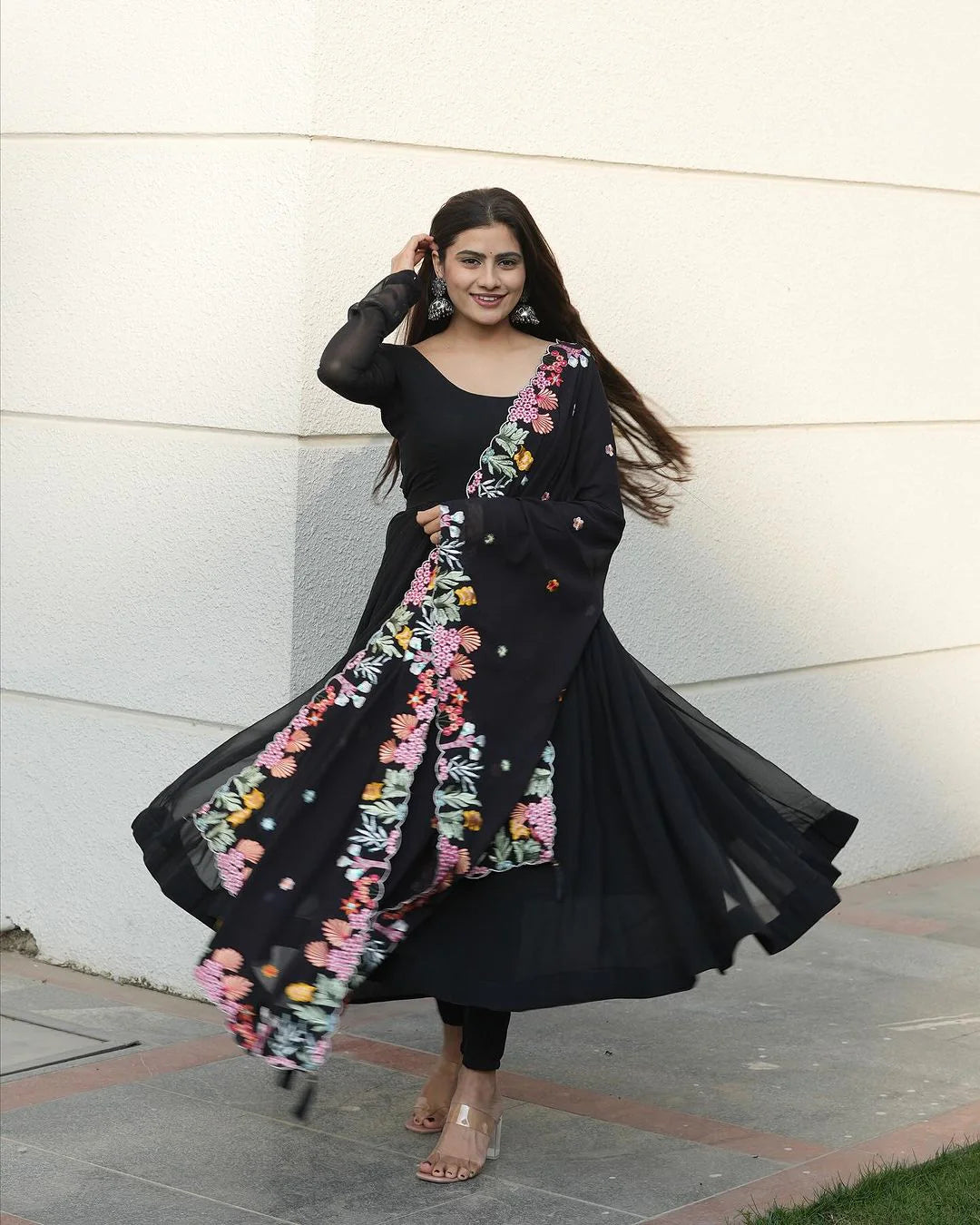 GEORGETTE BLACK COLOUR BACKLESS ANARKALI THREE PIECE SUIT Cholicart