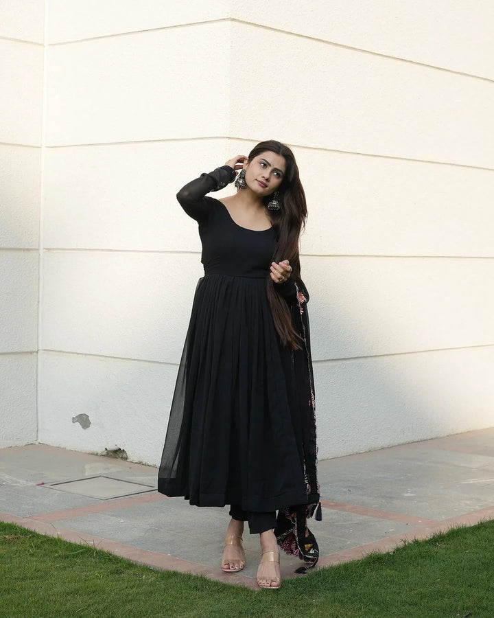 anarkali dress black colour Black Anarkali Dress Deep Back Size upto 44 #Lucknowikurta #chikankarikurta #mensjutti #punjabijutti #sleeveless #surrey #mississauga #brampton #lucknowi #anarkalisuits #sharara #gharara #khussa