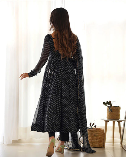 BLACK COLOR LAHERIYA PRINT GEORGETTE THREE PIECE ANARKALI SUIT