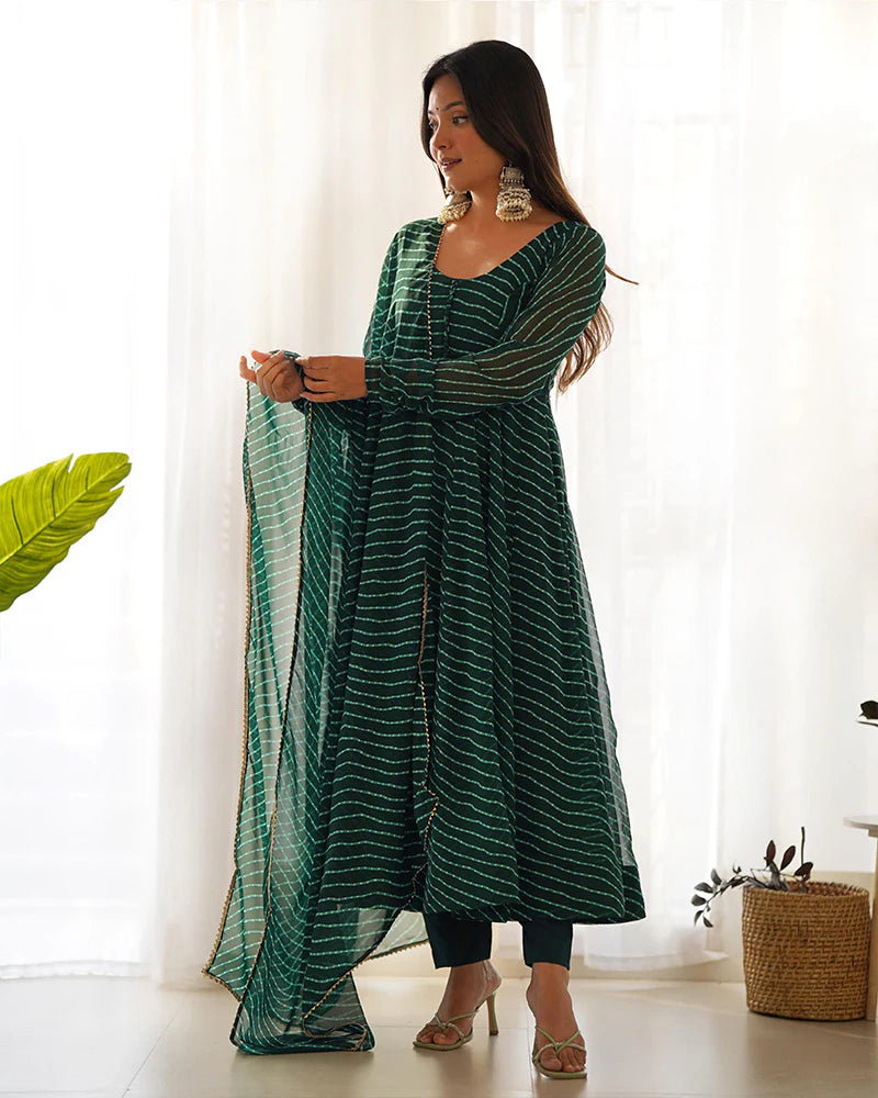 GREEN COLOR LAHERIYA PRINT GEORGETTE THREE PIECE ANARKALI SUIT