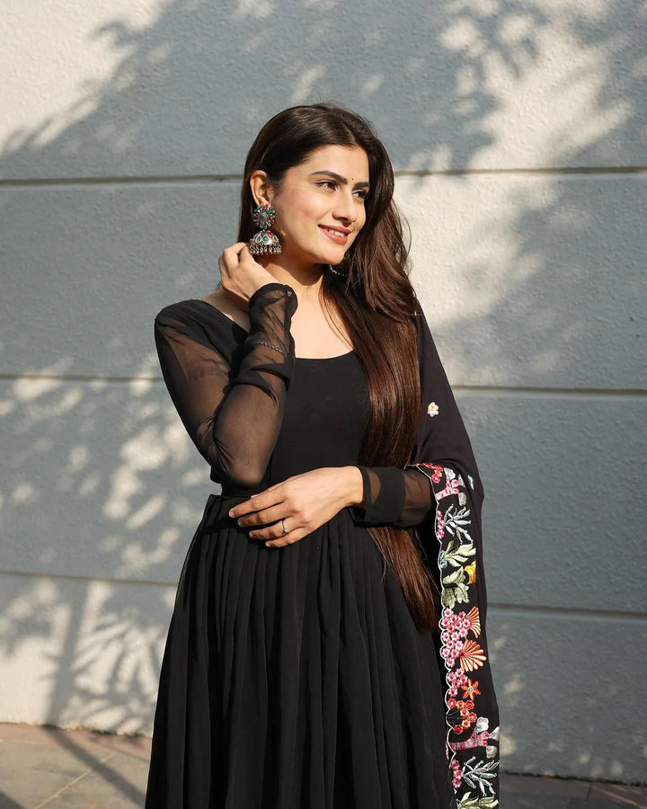 anarkali dress black colour Elegant Black Georgette Anarkali Suit with Dupatta