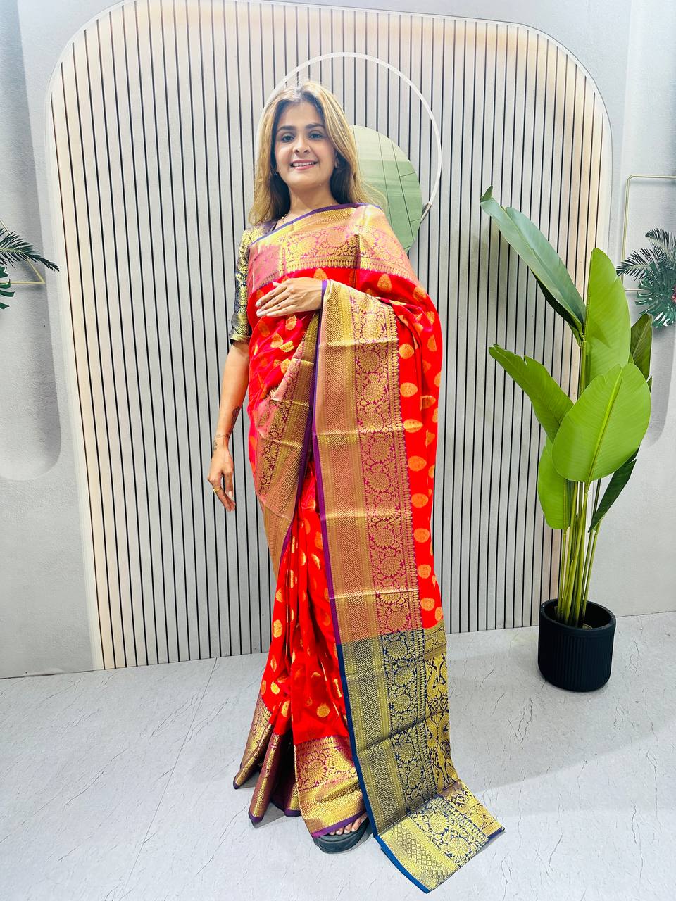 TRENDING JEQUARD ZIP & GO SAREE