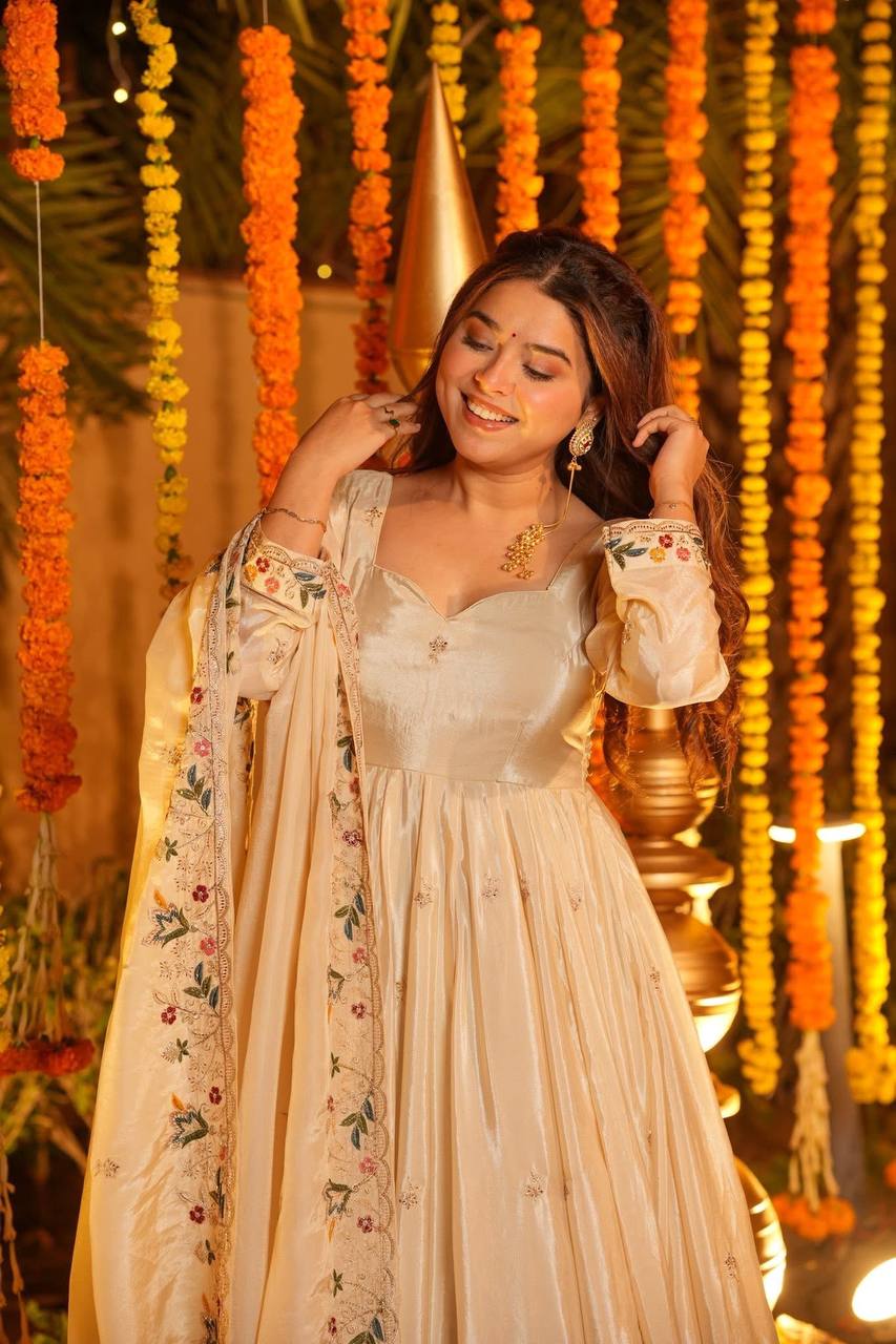 OFF WHITE MASTANI FLORAL ANARKALI SUIT SET OF 3