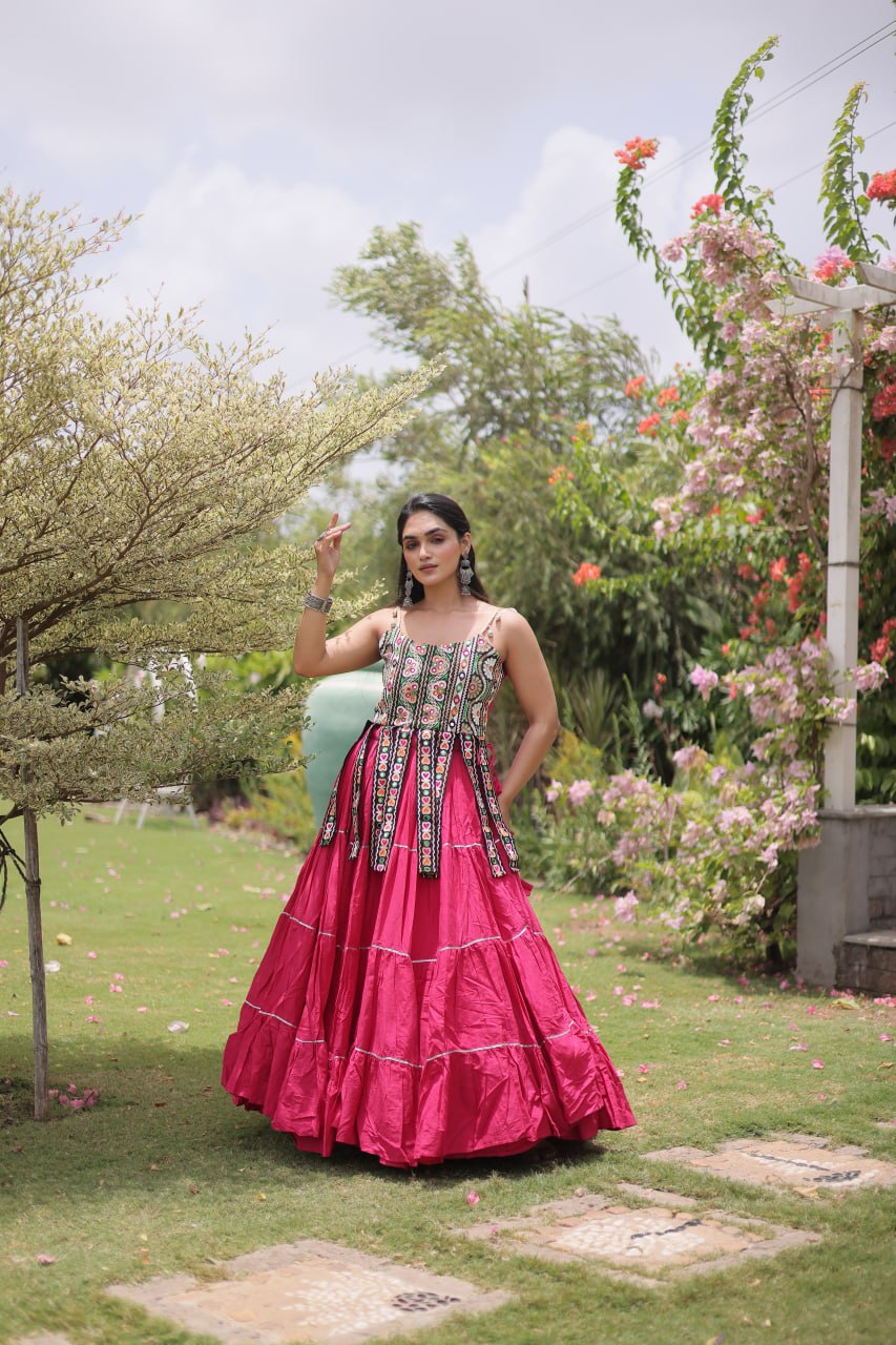 DESIGNER RANI PINK KORA COTTON KUTCHI EMBROIDERED PATCHWORK NAVRATRI LEHENGA CHOLI