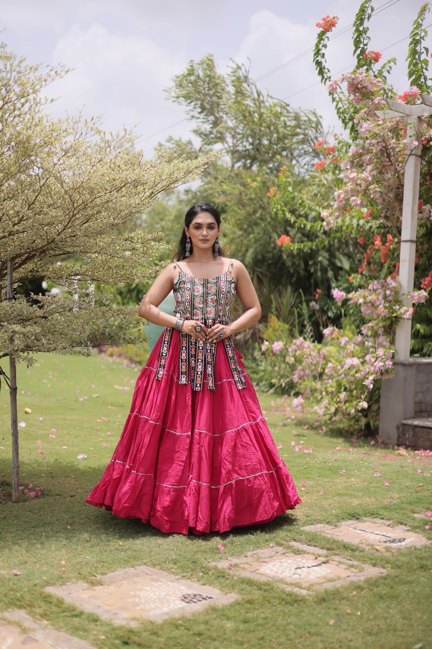 DESIGNER RANI PINK KORA COTTON KUTCHI EMBROIDERED PATCHWORK NAVRATRI LEHENGA CHOLI