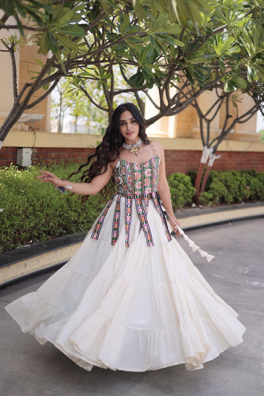 DESIGNER WHITE KORA COTTON KUTCHI EMBROIDERED PATCHWORK NAVRATRI LEHENGA CHOLI