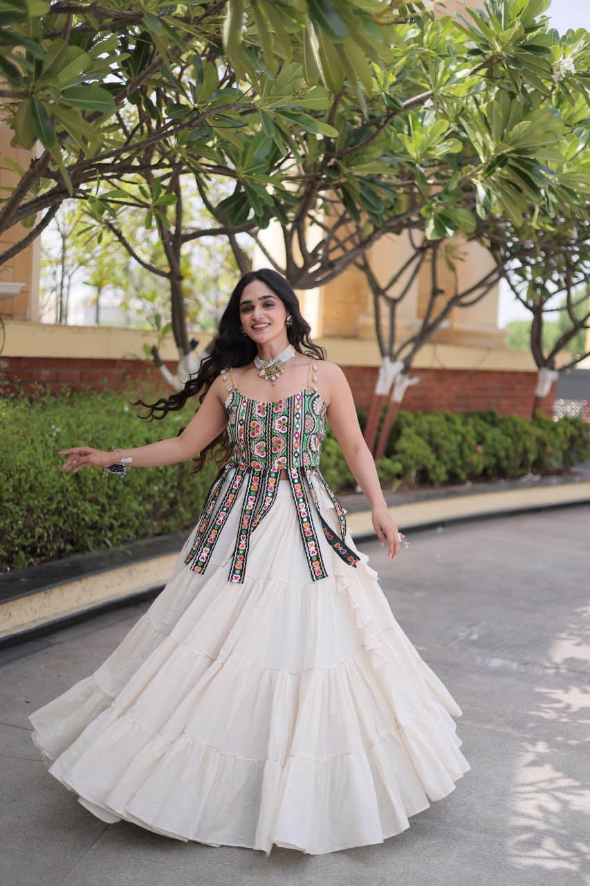 DESIGNER WHITE KORA COTTON KUTCHI EMBROIDERED PATCHWORK NAVRATRI LEHENGA CHOLI