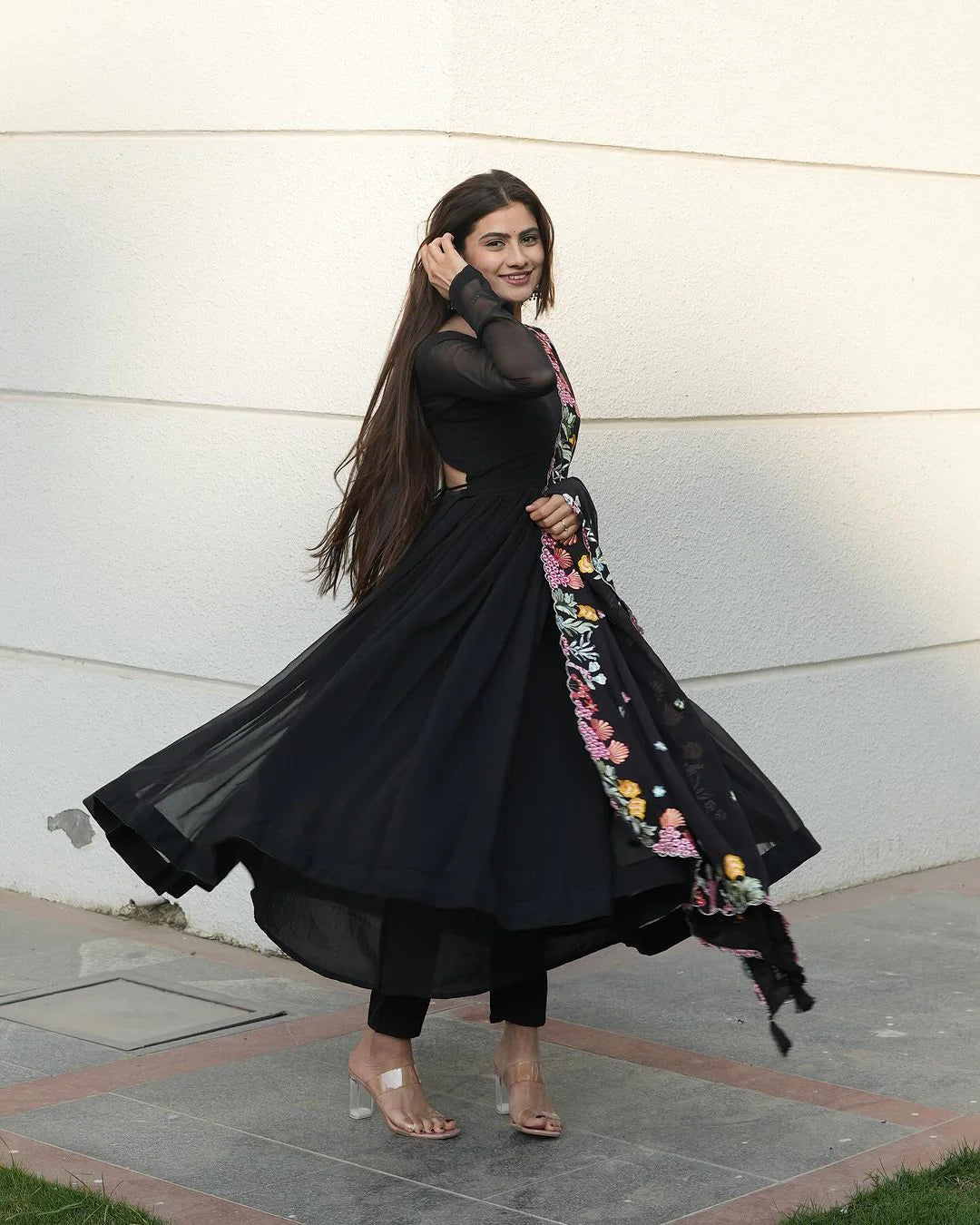 GEORGETTE BLACK COLOUR BACKLESS ANARKALI THREE PIECE SUIT Cholicart