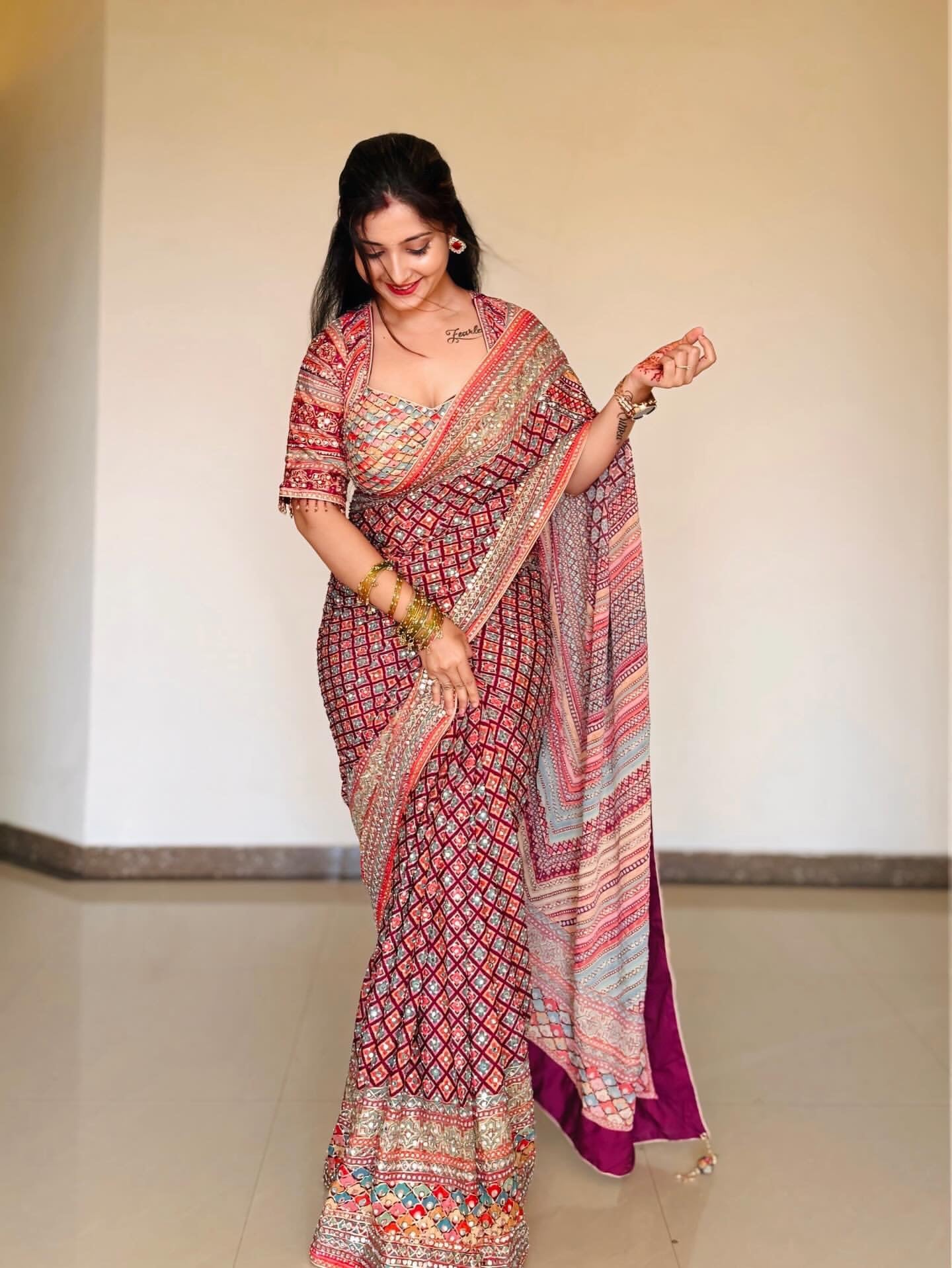 ROYAL LOOK HEAVY CHINON SILK SAREE WITH HAND MIRROR WORK