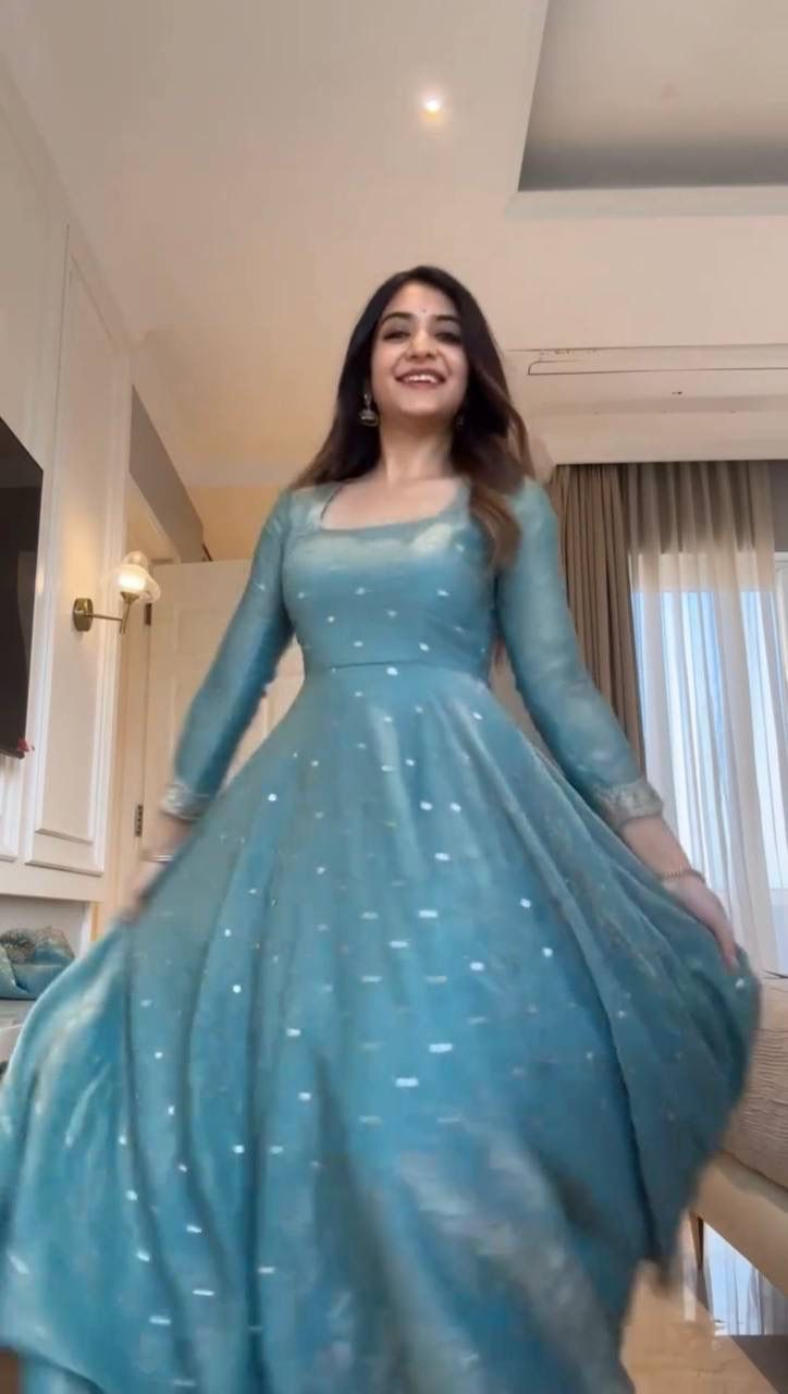 ELEGANT FENDY SILK EMBROIDERED SEQUENCE WORK ANARKALI SUIT SET